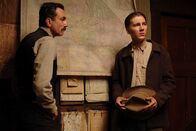 There Will Be Blood – L-R: Daniel Plainview (Daniel Day-Lewis) und Paul Sunday / Eli Sunday (Paul Dano)