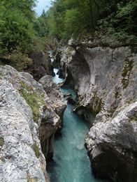 Die Geburt Europas – Wasser und Eis formten den europäischen Kontinent über Jahrtausende. Die Entstehung Europas ist eine äußerst spannende geologische Entdeckungsreise. Der Einfluss der Naturgewalten auf den europäischen Kontinent ist immens. Wasser, Eis, aber auch vulkanische Aktivität und Erdbeben haben Europa geprägt. Die Dokumentations-Reihe geht den unterschiedlichen Naturphänomenen und ihre Bedeutung für die Entstehung Europas genauer auf den Grund.