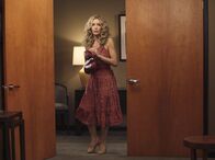 Desperate Housewives – Detective Chuck Vances Verdacht, dass Bree in das Verschwinden von Alejandro verwickelt ist, wächst, während Lynette (Felicity Huffman) versucht ihre Ehe zu retten ...