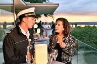 WaPo Bodensee – Verena Aichinger (Isabelle von Siebenthal, r.) erzählt Pirmin (Simon Werdelis, l.) von ihrem Verdacht.