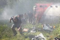 Mayday - Alarm im Cockpit – Überlebende rennen um ihr Leben, als Tans Peru Flug 204 am 23. August 2005 bei einem Landeversuch in Pucallpa, Peru, abstürzt. 40 Menschen kamen ums Leben, als die Boeing 737 in einen Wald stürzte und wenige Kilometer von der Landebahn entfernt in zwei Teile zerbrach.
