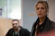 In den besten Händen – Julie (Marina Foïs) ist schockiert von der Polizeigewalt, zu der es während der Gelbwesten-Proteste kommt.