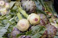 Im Bauch von ... – 0Artischocken sind ein beliebtes Gemüse auf dem Trionfale-Markt in Rom. Frisch geschnitten werden sie hier an die Kunden verkauft.