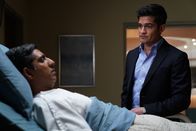 The Good Doctor – (v.li.) Ravi Kapoor (Minesh Goyal), Nicholas Gonzalez (Dr. Neil Melendez).