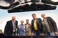 Sauerkrautkoma – Wo kommt die Frauenleiche her? Von links nach rechts: Rudi (Simon Schwarz), die Oma (Enzi Fuchs), Leopold (Gerhard Wittmann), Franz Eberhofer (Sebastian Bezzel) und Papa Eberhofer (Eisi Gulp)