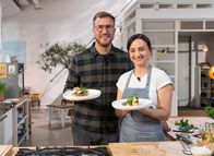 Einfach & köstlich – Aus den übrig gebliebenen Zutaten haben der Spitzenkoch Sören Anders und Brigitte Berghammer-Hunger zum Schluss noch ein weiteres Geschmackshighlight gezaubert: Kartoffel-Maultaschen bayrisch-schwäbische Art.