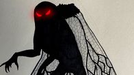 Mythos - Die größten Rätsel der Geschichte – Mothman - die mottenähnliche Kreatur aus West Virginia soll zwei Meter groß sein und riesige Flügel besitzen, mit der sie ihre Opfer verfolgt.