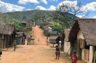Unbekanntes Madagaskar – Die Hütten der Madagassen sind aus Holz oder Lehmziegeln gebaut.