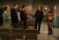 How I Met Your Mother – v.l.), Stuart (Matt Boren, r.) und Treasure (Erin Cardillo, l.) ...