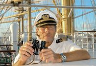 Unter weißen Segeln – Kapitän Jensen (Horst Janson) sticht mit der "Royal Clipper" in See.
