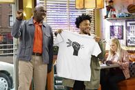 Superior Donuts – Howard (Gary Anthony Williams, l.); Franco (Jermaine Fowler, r.)