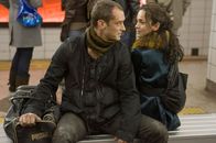 Repo Men – Remy (Jude Law) and Beth (Alice Braga)