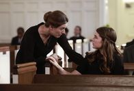 Young Sheldon – Mary Cooper (Zoe Perry, l.); Missy Cooper (Raegan Revord, r.)