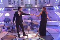 Scorpion – L-R: Halluziniert: Als Walter (Elyes Gabel, l.) anfängt sich Paige (Katharine McPhee, r.) vorzustellen, erkennt der Rest des Teams, dass sie schnell handeln müssen, wenn sie nicht wollen, dass Walter im Weltraum an Sauerstoffmangel stirbt ...