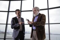 Terra X: Sternstunden der Evolution – Moderator Dirk Steffens im Gespräch mit Genforscher George Church.