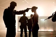 The Machine - They Rise. We Fall – Roboter Ava (Caity Lotz) wird als selbstständig denkende Maschine bald für die Regierung zu gefährlich.