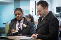 Elementary – Ermitteln in einem neuen Fall: Sherlock Holmes (Jonny Lee Miller, r.) und Det. Marcus Bell (Jon Michael Hill, l.) ...