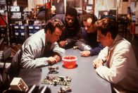 Ghostbusters 2 – Raymond Stantz (Dan Aykroyd, l.), Winston Zeddemore (Ernie Hudson, 2.v.l.), Egon Spengler (Harold Ramis, r.) und Peter Venkman (Bill Murray, 2.v.r.) versuchen herauszufinden, was es mit dem unterirdischen Schleim auf sich hat.