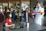 The Good Doctor – Dr. Shaun Murphy (Freddie Highmore, vorne r.)