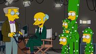 Die Simpsons – Um eine virtuelle Version seiner Familie nachzustellen, heuert Mr. Burns (2.v.l.) Lisa (3.v.l.), Maggie (3.v.r.), Marge (2.v.r.) und Bart (r.) an, doch diese hatten sich die Aufgabe etwas anders vorgestellt ...