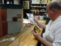 Cake Boss: Buddys Tortenwelt – Sesame Street Cake. Mauro works on constructing the exterior buildings of the Sesame St cake.