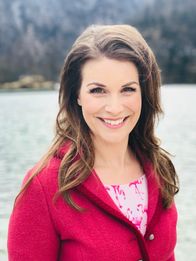 Heimat der Rekorde – Moderatorin Claudia Pupeter.