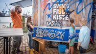 Die Pfefferkörner – Auf Spurensuche an der zerstörten Fischbude.