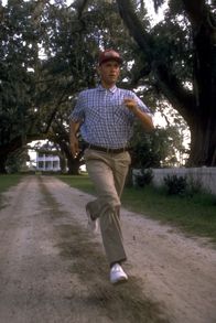 Forrest Gump – "Lauf, Forrest, lauf!" Dieser Rat von seiner einzigen Freundin verändert Forrests (Tom Hanks) Leben von Grund auf ...