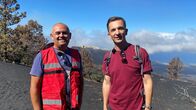 PUR+ – Eric Mayer (r.) und Vulkanologe Jaime Colleo (l.) sind auf La Palma unterwegs, um sich anzuschauen, wie die Insel ein Jahr nach dem Vulkanausbruch 2021 aussieht.