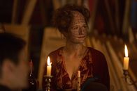 American Horror Story – Während Penny (Grace Gummer) die Wahrheit über Elsas Machenschaften in den Fokus rückt, müssen Bette und Dot erkennen, welches Monster tief im Inneren von Chester schlummert ...