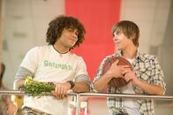 High School Musical 3: Senior Year – "HIGH SCHOOL MUSICAL 3: SENIOR YEAR" (L to R) Corbin Bleu, Zac Efron Ph: Fred Hayes cDisney Enterprises, Inc. All rights reserved.