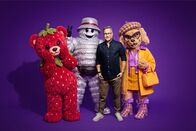 The Masked Singer – (v.l.n.r.) Erdbär; Bubble; Matthias Opdenhövel; Emily Wau