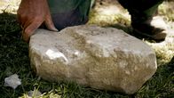 Handwerkskunst! – Von Hand in Form geschlagener Naturstein.
