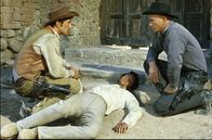 Die Rückkehr der glorreichen Sieben – Vin (Robert Fuller) und Chris (Yul Brynner)