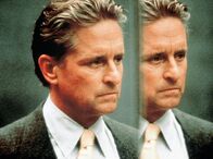 The Game – Der selbstherrliche Finanzmakler Nicholas Van Orton (Michael Douglas) ahnt noch nicht, dass bald seine Existenz in Scherben liegen wird.