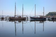Maritimes Erbe – Der Hafen der Insel Poel: stille Buchten und weite Wasserflächen. Das ist die Ostseeküste zwischen Wismar und Usedom.