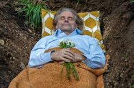Sturm der Liebe – Michael (Erich Altenkopf) träumt, lebendig begraben zu werden.