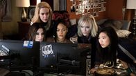 Ocean's 8 – Kommen ihrem Ziel immer näher, l-r: Debbie Ocean (Sandra Bullock), Tammy (Sarah Paulson), Nine Ball (Rihanna), Lou (Cate Blanchett), Constance (Awkwafina)