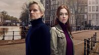 Kommissar van der Valk – SWR KOMMISSAR VAN DER VALK - VERLOREN IN AMSTERDAM Uhr im SWR. Kommissar Piet van der Valk (Marc Warren) verbindet eine gescheiterte Liaison mit seiner Kollegin Kalie Tenkers (Kim Riedle, re.)