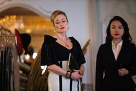 Vox Lux – Josie (Jennifer Ehle, l.)