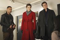 Castle – Lanie Parish (Tamala Jones, r.) hat interessante Neuigkeiten für die Ermittler Javier Esposito (Jon Huertas, l.), Kate Beckett (Stana Katic, 2.v.l.) und Richard Castle (Nathan Fillion, 2.v.r.) im aktuellen Fall ...