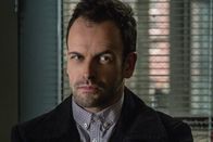 Elementary – Heftet sich an die Fersen des unberechenbaren Kriminellen Martin Ennis: Sherlock Holmes (Jonny Lee Miller) ...