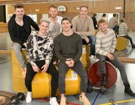 Heimat der Rekorde – Die Dancefloor Destruction Crew in ihrer Übungshalle. Von links: Michael Lamprecht, Marcel Geissler, Gregory Strischewsky, Krzysztof Malicki, Raphael Götz, Alexander Pollner.