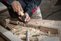 Fast vergessen – Close up carpenter's hands that work with cutter