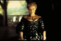 Sleepy Hollow – Als sich in dem kleinen Örtchen Sleepy Hollow nachts schreckliche Dinge abspielen, traut sich auch Lady Van Tassel (Miranda Richardson) nicht mehr aus dem Haus ...