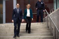 Instinct - Auf Mörderjagd – Ihr neuer Mordfall führt Dylan (Alan Cumming, l.) und Lizzie (Bojana Novakovic, r.) zu einer Reihe möglicher Verdächtiger ...