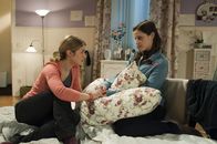 Sturm der Liebe – Marlene (Lucy Scherer, l.); Kira (Mareike Lindenmeyer, r.)