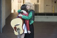 The Goldbergs – (v.li.) Hayley Orrantia (Erica Goldberg), Wendi McLendon-Covey (Beverly Goldberg).