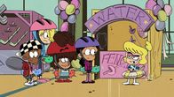 Die Casagrandes – L-R: Casey, Nikki, Sameer, Ronnie Anne, Becky