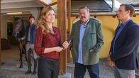 Die Rosenheim-Cops – Die Kommissare ermitteln auf einem Gestüt in Rosenheim, dessen Inhaber ermordet wurde. Markus Köhler (Philip Dechamps), Evi Ahrens (Siri Nase), Kommissar Hofer (Joseph Hannesschläger), Kommissar Bach (Patrick Kalupa).